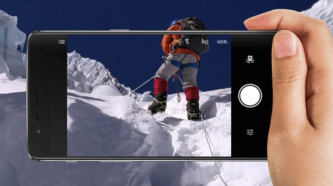 1. Phím tắt giúp khởi động nhanh camera. Nhấp đúp vào nút Home hoặc phím khóa trên màn hình để khởi động nhanh máy ảnh từ bất cứ nơi nào trong menu (thậm chí là từ màn hình khóa). Đây là một tính năng giúp bạn tiết kiệm được thời gian và có thể nhanh chóng ghi lại được những khoảng khắc bất ngờ trong cuộc sống. Một điểm cộng cho OnePlus 3.