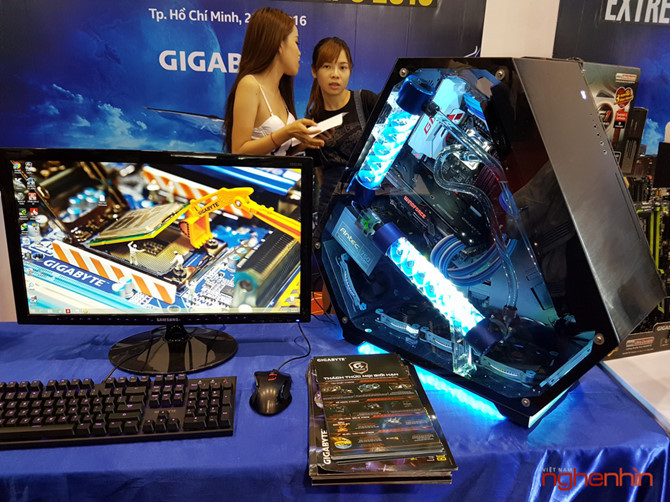Hệ thống máy tính với 2 dàn tản nhiệt gắn đèn LED độc đáo đến từ Gigabyte.