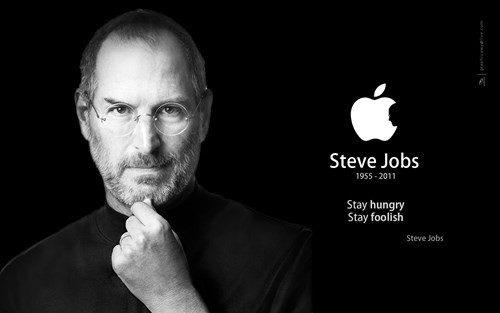 Steve Jobs qua đời. Không có nhiều sự kiện trong thế giới công nghệ có thể chiếm hết các mục tin tức, nhưng một trong đó là việc Steve Jobs đồng sáng lập Apple qua đời. Ông ra đi vào tháng 10/2011 sau nhiều năm chống chọi với căn bệnh ung thư. Apple đã đăng lên trang chủ của mình những chia sẻ về vị CEO thế kỷ này “Steve rực rỡ, đam mê và mạnh mẽ là khởi nguồn của vô số sáng kiến làm phong phú và cải thiện cuộc sống của tất cả chúng ta, thế giới này trở nên tốt hơn vì Steve”.