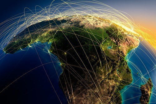 Internet. Tiền thân của mạng Internet ngày nay là mạng ARPANET nhưng hệ thống này chỉ phục vụ nghiên cứu và quốc phòng. Chỉ sau khi Quỹ Khoa học Quốc gia Mỹ (NSF) thay đổi chính sách của mình, thành lập mạng liên kết liên kết các trung tâm máy tính lớn với nhau gọi là NSFNET chuyên dành cho khối doanh nghiệp. Sự hình thành mạng xương sống của NSFNET và những mạng vùng khác đã tạo ra một môi trường thuận lợi cho sự phát triển của Internet.