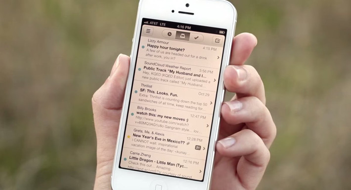 Mailbox của Orchestra Software từng là hiện tượng trên iPhone khi có vô số người dùng đăng ký nhận dùng thử khi ra mắt năm 2013. Một tháng sau, Dropbox mua lại Orchestra. Năm 2016, Mailbox ngừng hoạt động.