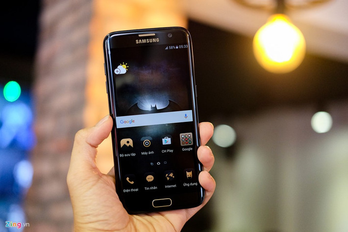 Galaxy S7 edge Injustice có giao diện độc quyền mang phong cách của người dơi.