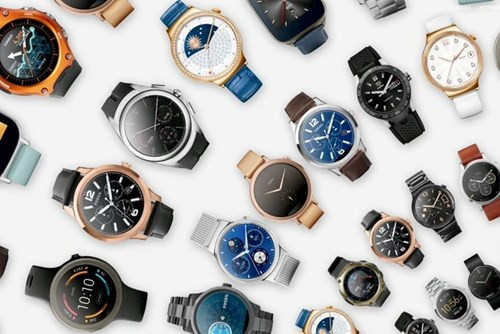 Android Wear 2.0. Từ khi đồng hồ thông minh chạy Android Wear tương thích với iOS, người dùng iPhone không còn phải băn khoăn về việc chọn một trong hai cỡ đồng hồ Apple Watch nữa. Đồng hồ Android Wear có rất nhiều kích cỡ, hình dáng và thêm một số tính năng như định vị GPS và kết nối mạng LTE. Android Wear 2.0 có những cải tiến như ứng dụng gốc, tự động phát hiện người dùng đang tập thể dục và có khả năng tùy biến mặt của đồng hồ theo những hình thức hiển thị dữ liệu phức tạp của ứng dụng bên thứ ba.
