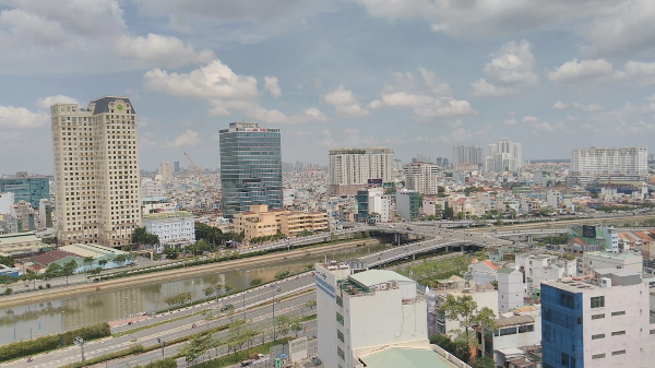 Camera trên K5 Plus không quá nổi bật. Ngoài chế độ tự động cũng như một số thiết lập sẵn, người dùng ít có cơ hội “táy máy” với các thông số kỹ thuật. Dĩ nhiên, bạn vẫn có thể điều chỉnh ISO hoặc cân bằng trắng. Những tùy chọn này lại được giấu khá kỹ và mất khá nhiều thời gian để tinh chỉnh khi cần thiết.