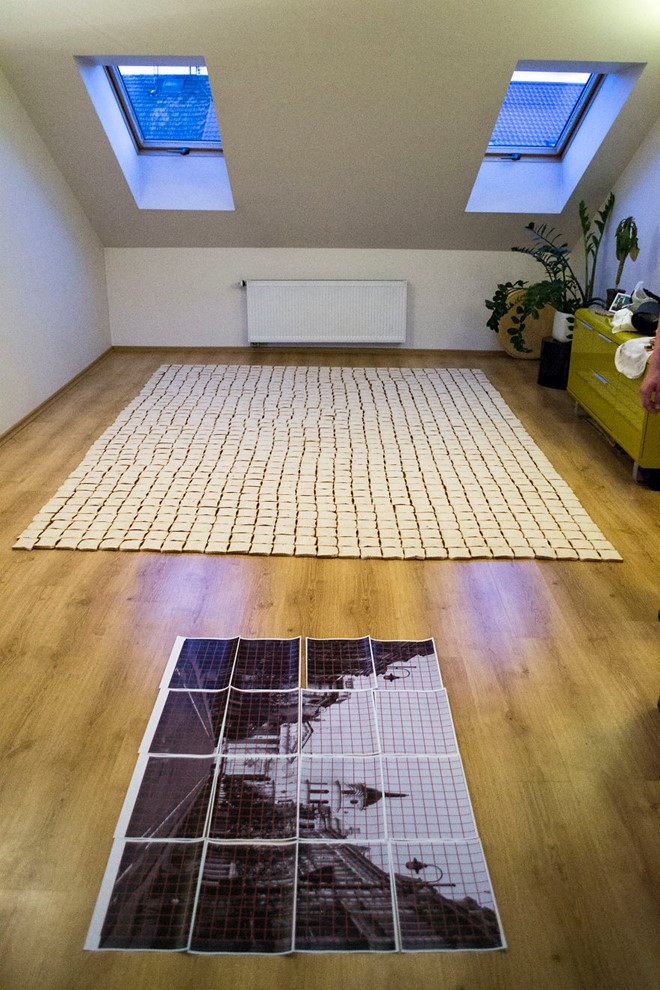 Với kích thước3.5x2.5 m, đây được coi như tác phẩm hội họa từ bánh mỳ lớn nhất từ trước tới nay.