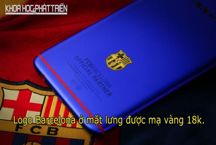 Phía dưới logo Barca là dòng chữ "Đối tác chính thức của FC Barcelona".