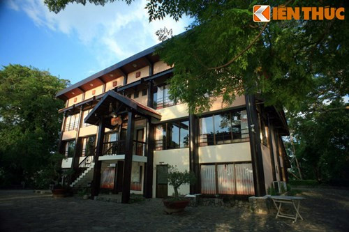 Biệt điện hồ Lăk từng rơi vào tình trạng hoang phế trong suốt nhiều thập niên. Phải đến đầu những năm 2000 công trình này mới được trùng tu và đưa vào phục vụ du lịch.