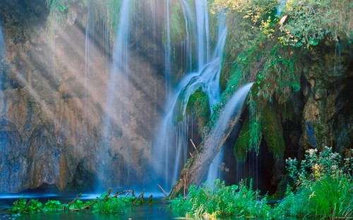 Mỗi mùa, Vườn quốc gia Hồ Plitvice mang một vẻ đẹp khác nhau.