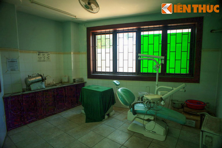 Bệnh xá được trang bị các phòng khám đa khoa và các phòng chức năng như chẩn đoán hình ảnh, xét nghiệm, siêu âm và khu lưu trú cho các bệnh nhân nhẹ nằm chữa trị hoặc chờ chuyển lên bệnh viện tuyến trên với 15-20 giường lưu bệnh.