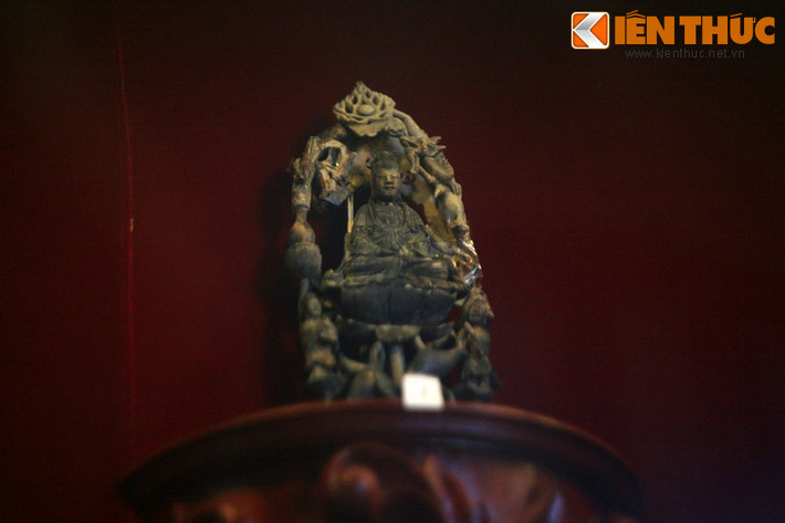 Tượng Phật bằng đá.
