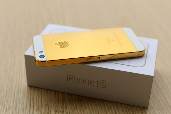 Trong khi đó, iPhone SE xách tay tại Việt Nam đang được bán phổ biến ở mức 12 triệu đồng cho bản 16 GB.