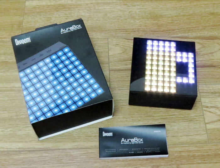 Điểm thú vị của AuraBox không chỉ là khả năng chơi nhạc, giúp người dùng thư giãn trước khi đi ngủ với một bài hát du dương hay mỗi khi thức giấc vào buổi sáng bằng một bản nhạc vui nhộn, mà thiết bị còn có khả năng tuỳ biến hình ảnh của dải đèn LED theo tâm trạng người sử dụng. Người dùng có thể cho hiển thị hình một trái tim, hình mặt cười, hình lá cờ…
