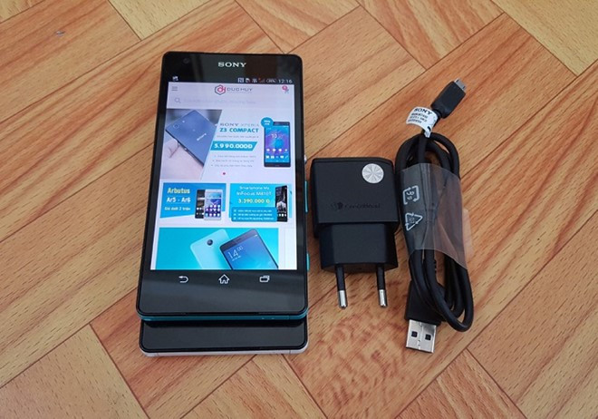 Sony Xperia ZL2 SOL25. ZL2 SOL25 là phiên bản Z2 vỏ nhựa dành cho thị trường Nhật, có độ mới hơn 99%. Với mức giá phổ thông 3,1 triệu đồng, máy mang đến các thông số cấu hình, tính năng cao cấp Z2. Điện thoại Sony Xperia ZL2 SOL25 sở hữu dung lượng RAM 3 GB, vi xử lý Qualcomm Snapdragon 801 MSM8974AB tốc độ 2,3 GHz, màn hình 5 inch độ phân giải Full HD. Máy cho mật độ điểm ảnh 441 ppi, hiển thị sắc nét. Model đồng thời mang đến camera chính 20,7 MP chụp ảnh đẹp, camera trước 2,1 MP selfie dễ dàng cùng viên pin 3.000 mAh bền bỉ và ổn định.