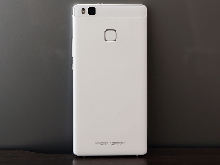 amera “tự sướng” có độ phân giải 8 MP. P9 Lite được trang bị 2 khe cắm SIM (nano) đều hỗ trợ kết nối mạng 4G LTE.