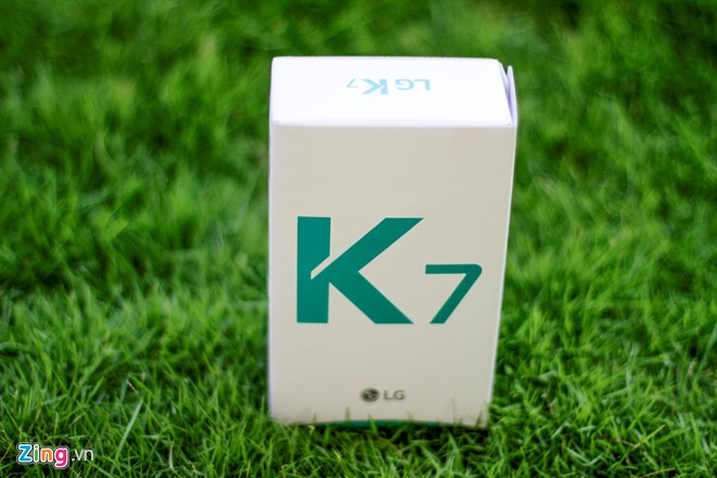 So với K10, điện thoại LG K7 là smartphone có cấu hình thấp hơn. Cả 2 đều nằm trong nhóm giá rẻ và tập trung nhiều vào thiết kế.