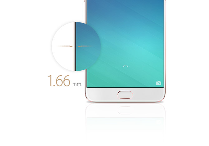 Oppo F1 Plus sở hữu màn hình 5,5 inch độ phân giải Full HD tấm nền AMOLED, bên trong sử dụng chip xử lý MediaTek Helio P10 với 8 nhân xử lý (gồm 4 nhân Cortex-A53 2GHz + 4 nhân Cortex-A53 1GHz), RAM 4GB, bộ nhớ trong 64GB (hỗ trợ thẻ nhớ microSD tối đa 128GB), hỗ trợ 2 sim 4G, chạy hệ điều hành ColorOS 3.0 mới. Máy có pin dung lượng 2850mAh, hỗ trợ công nghệ sạc nhanh VOOC.