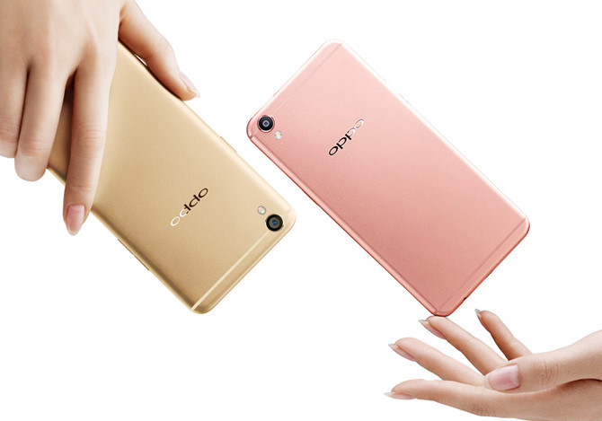 Đối với camera sau, Oppo vẫn trang bị cảm biến 13MP, cấu tạo gồm 5 lớp thấu kính, bộ lọc thủy tinh xanh và có tốc độ lấy nét nhanh. Camera sau có khả năng tuỳ chỉnh quay video Full HD ở các tốc độ nhanh hoặc chậm cùng nhiều chế độ chụp ảnh thú vị với Pure Image 2.1+.