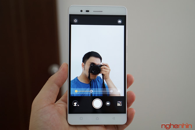 Độ sáng vừa phải, ngoài nắng nhìn được nhưng không thật sự ấn tượng nhưng K5 Note có chế độ tự động tăng cường độ sáng khi ở ngoài trời bên trong phần cài đặt.