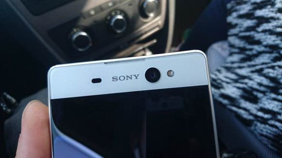 Thay vào đó, hãng công nghệ Nhật Bản tung dòng smartphone mới Xperia X series.