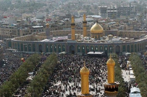 5. Imam Husayn Shrine ở Karbala, Iraq: Lăng mộ này nằm bên trên ngôi mộ của Husayn ibn’ Ali, cháu trai thứ hai của Mahammad, gần nơi ông tử trận trong trận chiến Karbala. Đây là một trong những nơi linh thiêng nhất của đạo Shi’as và hàng năm có rất nhiều người hành hương về đây. Các bức tường bao quanh lăng được làm bằng gỗ và phủ rất nhiều thủy tinh. Sân đền được chia thành 65 phòng nhỏ hơn, cũng được trang trí đẹp mắt cả trong và ngoài. Mộ của Husayn đặt trong một cấu trúc có mái vòm bằng vàng.
