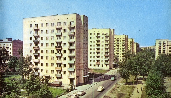 Những khu chung cư trên phố Usievich. Ảnh: Murray Howe.