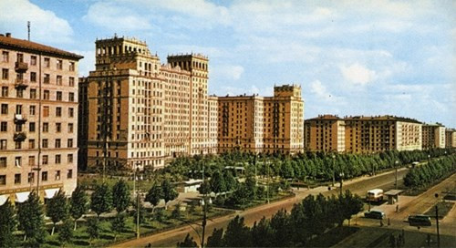 Các khu nhà dành cho giảng viên của Đại học Tổng hợp Moscow. Ảnh: Murray Howe.