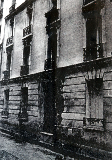 1. Năm 1911, Bác Hồ ra đi tìm đường cứu nước. Sau một hành trình gian khổ qua nhiều nước như Pháp, Anh, Mỹ…, Người quay trở lại nước Pháp vào năm 1917 và ở tại ngôi nhà Nhà số 6 Villa des Gobelins, quận 13, Paris, cùng với hai nhà hoạt động Nguyễn Thế Truyền và Phan Văn Trường. Ảnh: Bqllang.gov.vn.