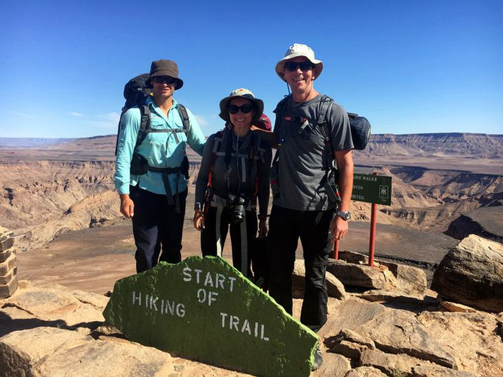 8. Là điểm đến nổi tiếng cho những người yêu trekking. Tuyến đường đi bộ xuyên hẻm núi Fish Riverkéo dài gần 90 km và mất khoảng 4–5 ngày để hoàn thành, chỉ mở vào mùa khô. Ảnh: Pinterest.