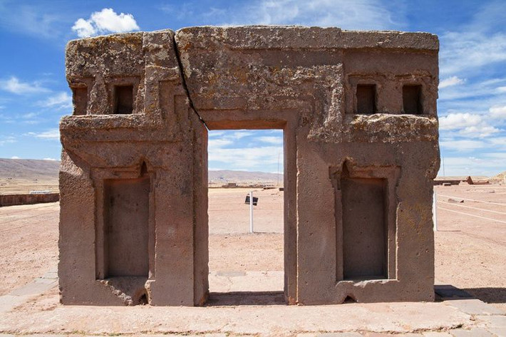 Tiahuanaco được UNESCO công nhận là Di sản Thế giới. Năm 2000, UNESCO chính thức công nhận Tiahuanaco là Di sản Văn hóa Thế giới, như một biểu tượng đáng giá cho trí tuệ và tinh thần sáng tạo của nền văn minh cổ Andes. Ảnh: Pinterest.