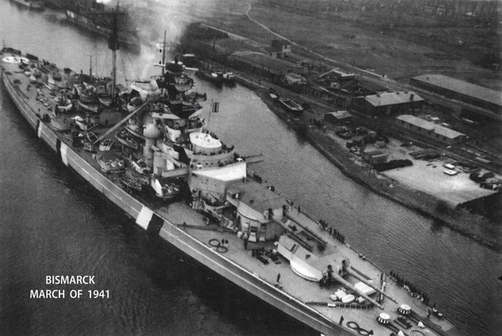 Có chiều dài 250 mét và lượng choán nước đạt tới 50.000 tấn, Bismarck cùng với con tàu chị em Tirpitz là những tàu chiến lớn nhất từng được người Đức chế tạo.