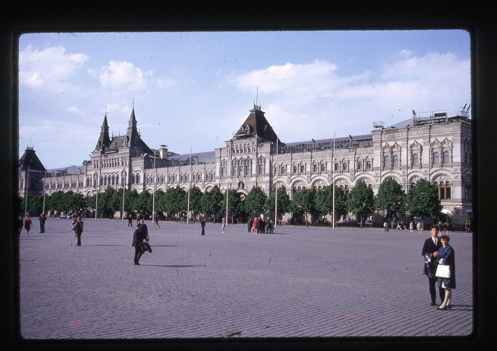 Toàn cảnh tòa nhà bách hóa GUM.