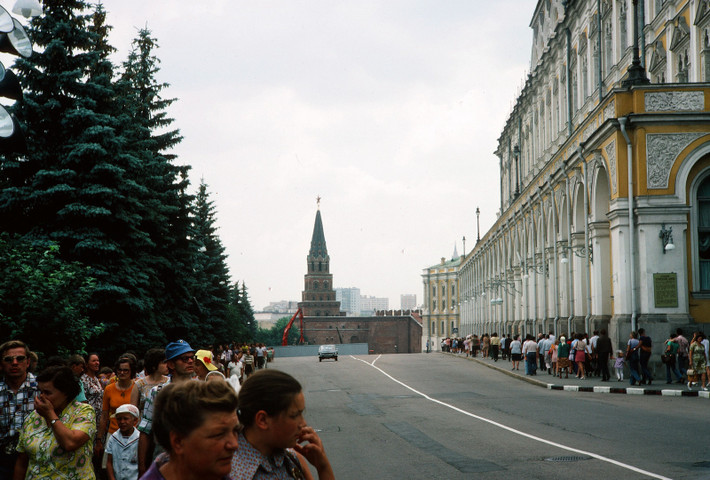 Tháp Borovitskayanhìn từ phố Borovitskaya.