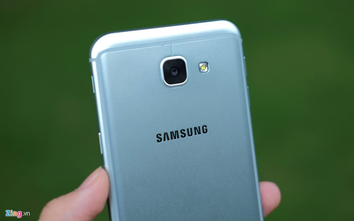 Galaxy A8 có camera chính 16 MP, khẩu độ f/1.9.