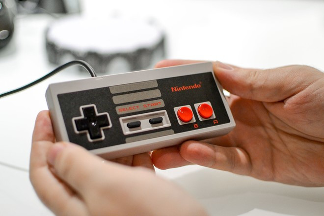 Theo đánh giá từ các trang công nghệ quốc tế, NES Classic thực sự đang gây sốt trên toàn nước Mỹ. Chiếc máy chơi game giá rẻ của Nintendo được kỳ vọng sẽ "cháy hàng" trong mùa mua sắm cuối năm nay.