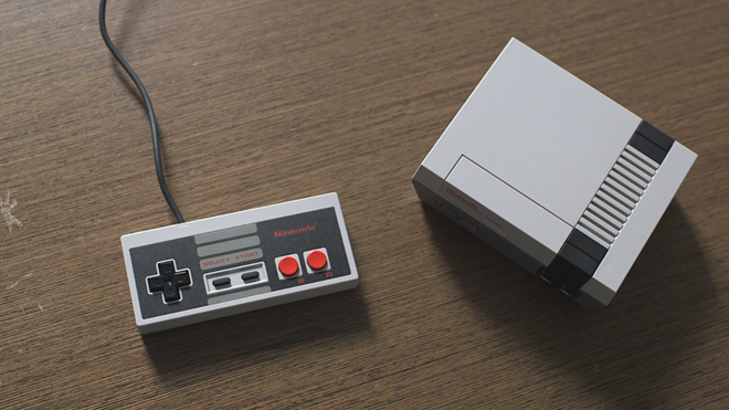 Về thiết kế, máy chơi game NES Classic mới nhỏ gọn bằng một nửa máy NES cũ cả về bề ngang lẫn chiều dọc dù ngoại hình lẫn màu sắc không thay đổi nhiều. Thiết bị này đang cháy hàng trên diện rộng tại Mỹ.