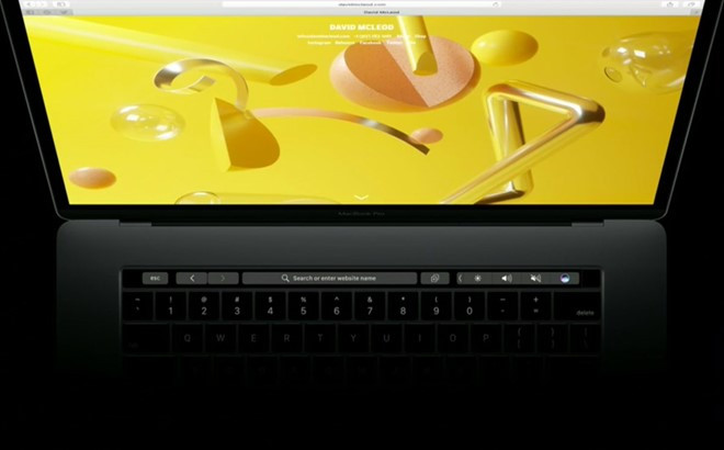 Thay vì phát triển công nghệ cảm ứng toàn màn hình, Apple chỉ thiết kế một Touch Bar nhỏ ở bàn phím.