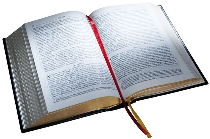 6. Sách Kinh Thánh là cuốn sách đầu tiên được in bằng máy in. Kinh Thánh Gutenberg, in vào năm 1455, là cuốn sách đầu tiên được in bằng máy in có thể di chuyển của Johannes Gutenberg. Ảnh: Pinterest.
