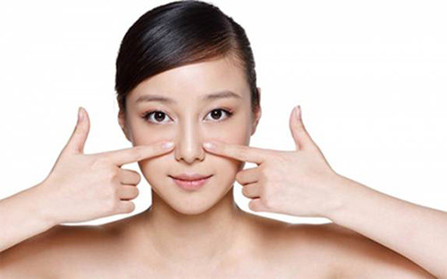 Người có mũi thẳng: Trong tướng số, chiếc mũi tượng trưng cho địa vị xã hội và khả năng tích lũy của cải của một người.