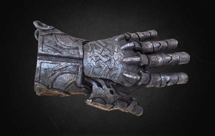 4 . Thor có một đôi găng tay đặc biệt. Để có thể sử dụng Mjölnir một cách tối đa, Thor cần đến một đôi găng tay sắt gọi là Járngreipr, giúp ông cầm búa chắc chắn hơn và kiểm soát được sức mạnh của nó. Ảnh: Pinterest.