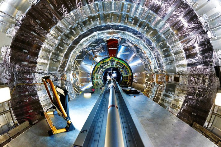 9. Internet ra đời nhờ máy gia tốc hạt. Mạng World Wide Web (WWW) được phát minh tại CERN vào năm 1989 bởi Tim Berners-Lee để giúp các nhà khoa học chia sẻ dữ liệu từ các thí nghiệm máy gia tốc hạt. Ảnh: Pinterest.