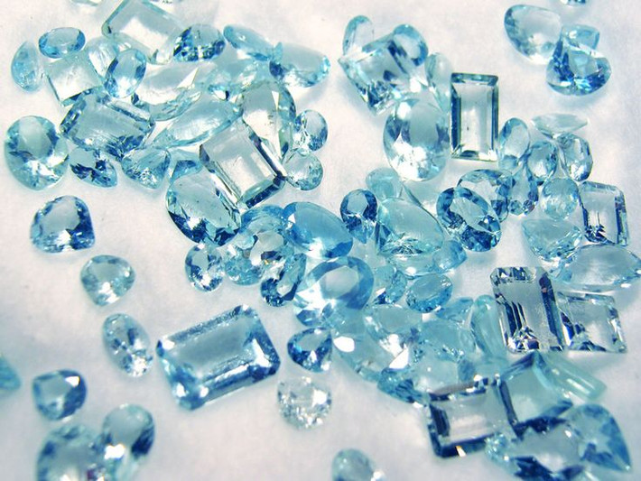 Được tin là đá hộ mệnh của thủy thủ. Trong lịch sử, thủy thủ tin rằng Aquamarine có thể bảo vệ họ khỏi bão tố và mang lại chuyến đi an toàn trên biển. Ảnh: Pinterest.
