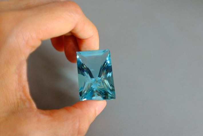 Mang ý nghĩa tinh thần và sức khỏe. Người ta tin rằng Aquamarine có thể giúp giảm căng thẳng, cân bằng cảm xúc và hỗ trợ hệ miễn dịch, thanh lọc cơ thể. Ảnh: Pinterest.