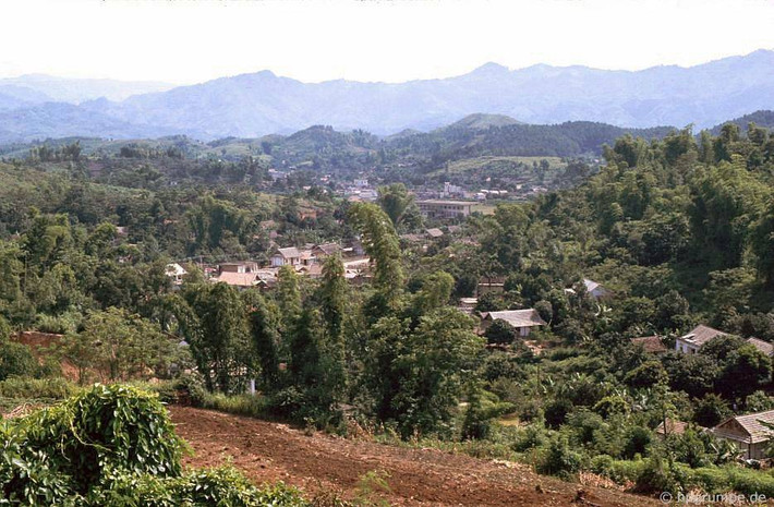 Một góc thị xã Điện Biên Phủ năm 1992 nhìn từ đồi A1.