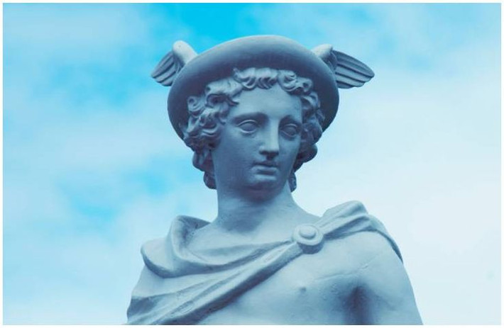 1. Autolycus là con trai của thần Hermes. Theo thần thoại Hy Lạp, Autolycus là con của thần Hermes – vị thần bảo trợ của những kẻ trộm, người đưa tin và thương gia. Nhờ sự ban phước từ cha, ông có tài ăn trộm xuất chúng. Ảnh: Pinterest.