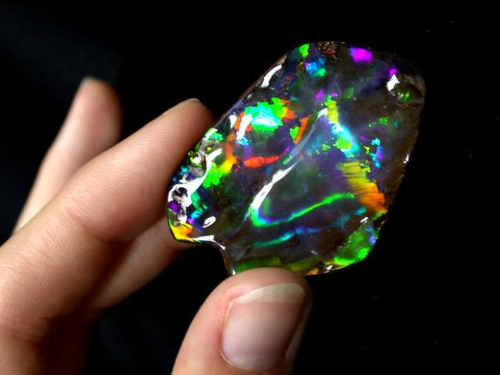 7. Úc là “thủ phủ” của opal. Khoảng 95% nguồn cung opal trên thế giới đến từ Úc. Các mỏ nổi tiếng như Coober Pedy, Lightning Ridge và Andamooka đã sản xuất ra những viên opal tuyệt đẹp có giá trị cao. Ảnh: Pinterest.