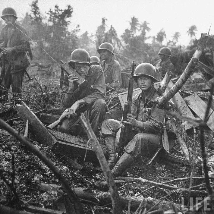Ngày 21/7/1944, Mỹ mở cuộc tái chiếm Guam. Sau các cuộc chiến ác liệt, người Nhật từ bỏ hòn đảo vào đầu tháng 8. Sau đó, hòn đảo được dùng làm căn cứ quân sự cho các chiến dịch của quân Đồng minh. Ảnh: Quite Continental.