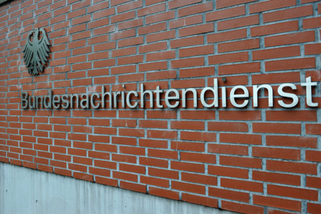 BND bắt nguồn từ “Tổ chức Gehlen” được thành lập ngay sau Thế chiến 2, dưới sự giám sát của Mỹ. Ảnh: prezi.