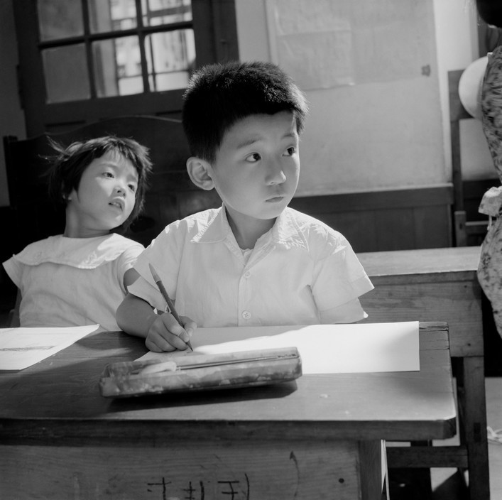 Trong một lớp tiểu học ở Kyoto. Ảnh: Werner Bischof.