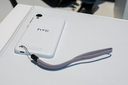 HTC Desire 630, 530: 2 mẫu Desire này thực tế là bản thu gọn của Desire 825. Cả 2 có lợi thế về kiểu dáng đẹp và nếu bán ra với mức giá hợp lý, nó có thể tạo ra cơn sốt ở nhóm giá rẻ. Desire 630 và 530 dùng màn hình 5 inch HD, hỗ trợ 2 SIM và kết nối LTE Cat-4. Máy sẽ lên kệ trong tháng 3.