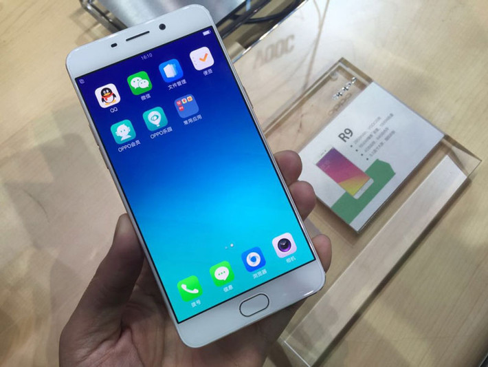 amera chính của Oppo R9 có độ phân giải 16 MP sử dụng cảm biến Sony IMX298 với công nghệ ISOCELL của Samsung, khẩu độ f/2.0.